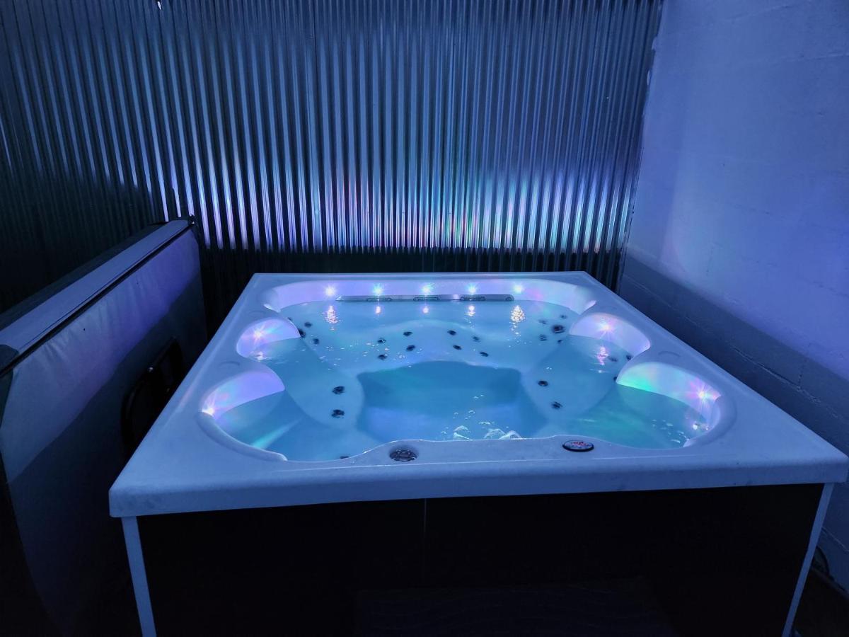 Gite De Charme Proche Loire A Velo Avec Jacuzzi Privatif Savonnieres Exterior photo